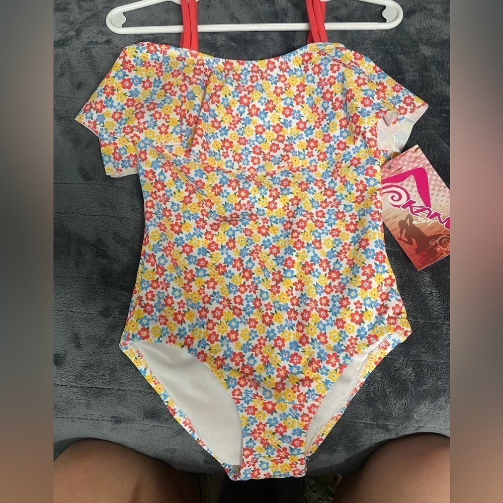 KANU surf super cute summer bloom one piece bathing suit! Size 4 (girls)